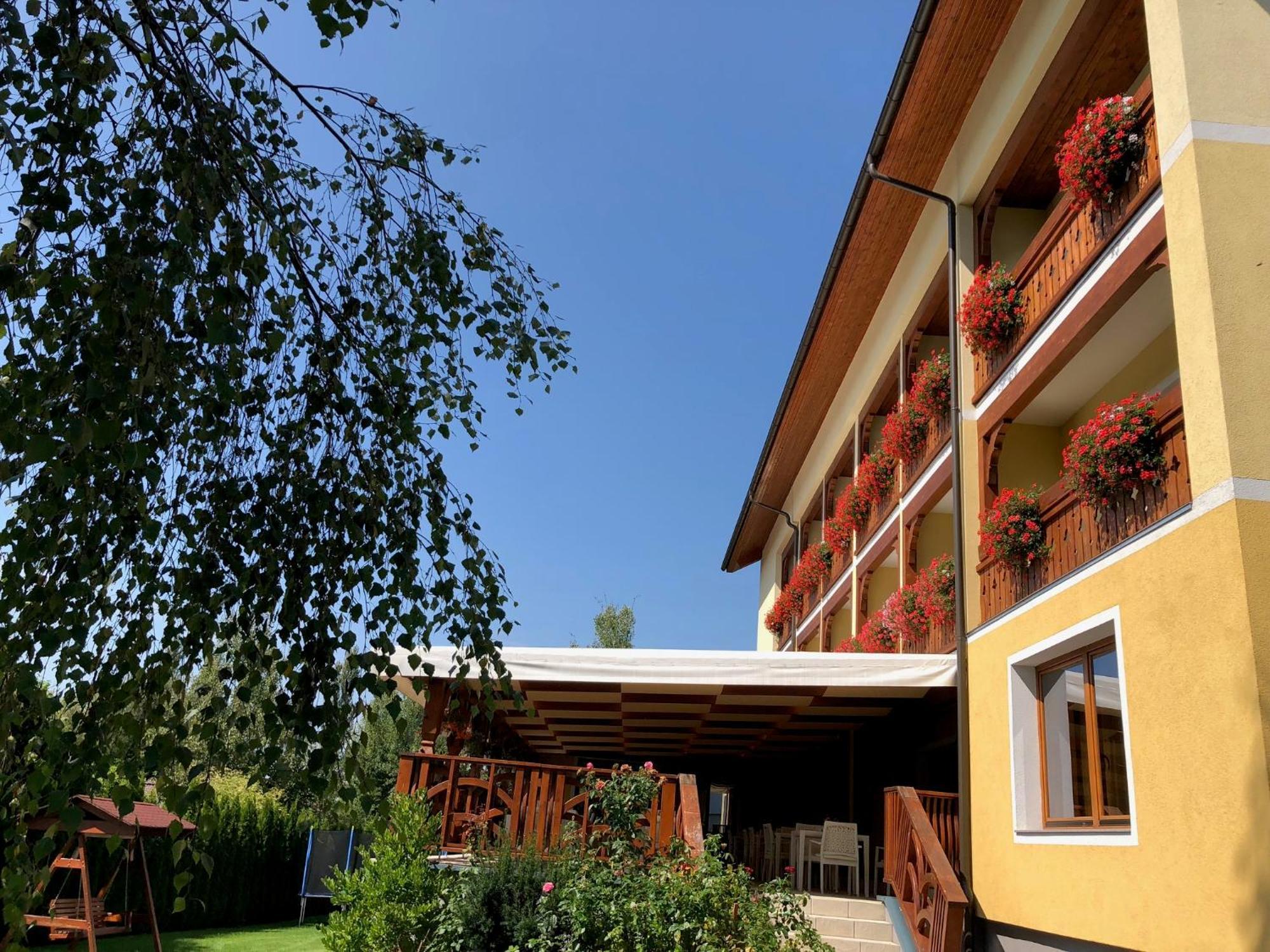 Hotel Alex Санкт-Канциан Экстерьер фото